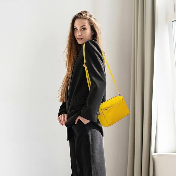 Women’s Small Leather Crossbody Bag with Adjustable Strap and Multiple Pockets - Picture 2 of 7